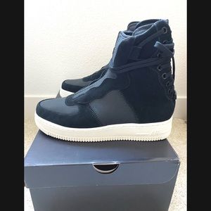 🎁🎁🎁🎁🎁Brand new in the box Nike Air Force 1